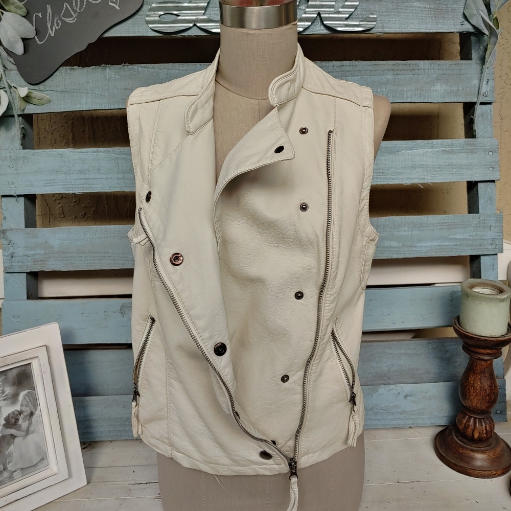 ❤SOLD❤Vest cream color feels like leather